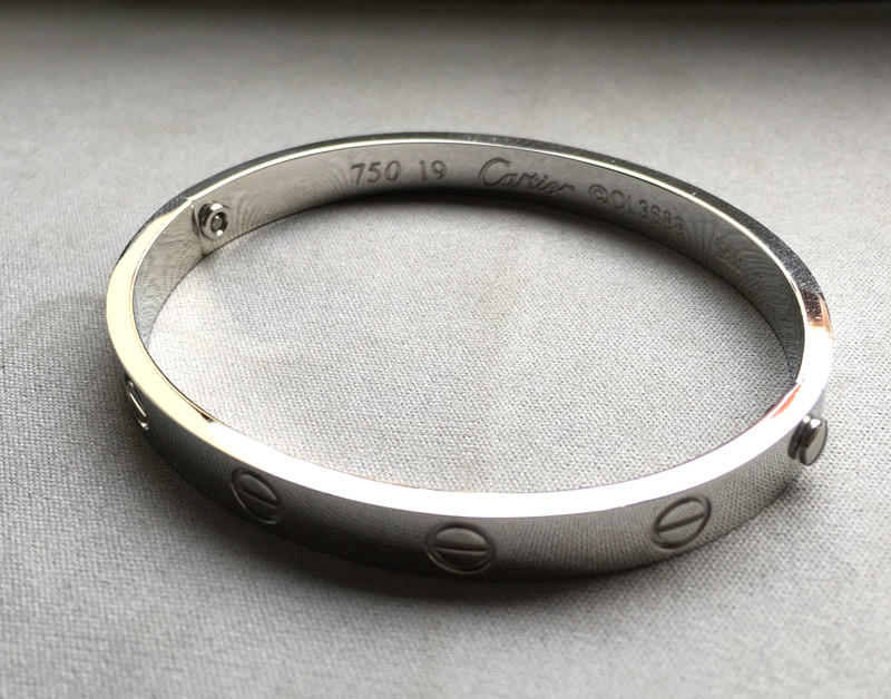 Cartier ArmreifArmband aus Weißgold in Weiß Cartier ArmreifArmband aus Weißgold in Weiß